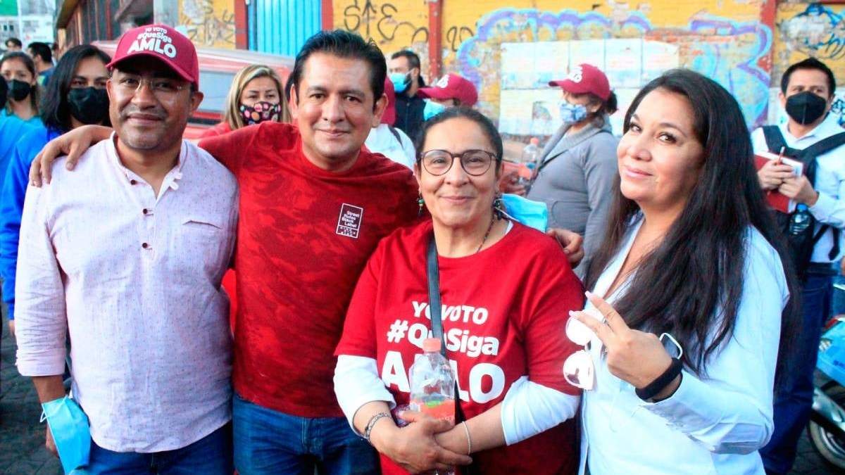 La diputada local Valentina Batres en un acto para promover la consulta del 10 de abril