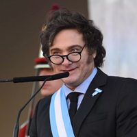 Festeja la Casa Rosada: el riesgo país descendió un 20 % durante este martes y rompió la barrera de los 800 puntos