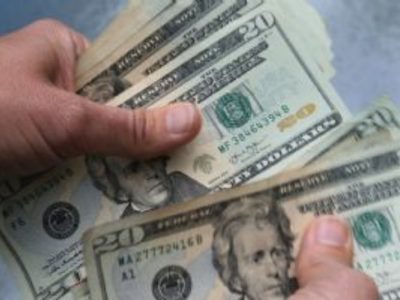 Inflación en EU se mantiene sin cambios desde julio; aranceles contrarrestados por otros precios