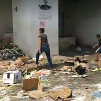 Turba saquea almacenes por no pagar cuota al narco en Arcelia, Guerrero (Video)
