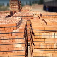 Detuvieron a dos hombres que llevaban materiales de construcción robados en Plaza Huincul