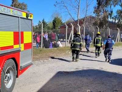 La comunidad educativa de Centenario enojada por falsas amenazas de bomba en escuelas de la ciudad