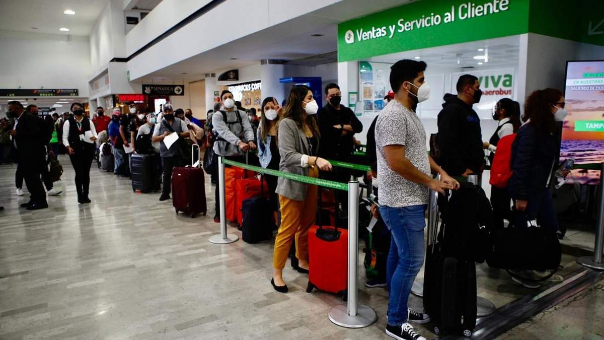 Pasajeros en el Aeropuerto Internacional de la Ciudad de México (AICM)