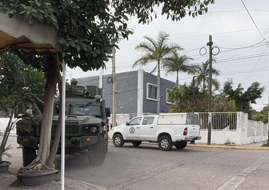 Resguardo en la Fiscalía de Sinaloa al ser entregados los cuerpos de los mineros