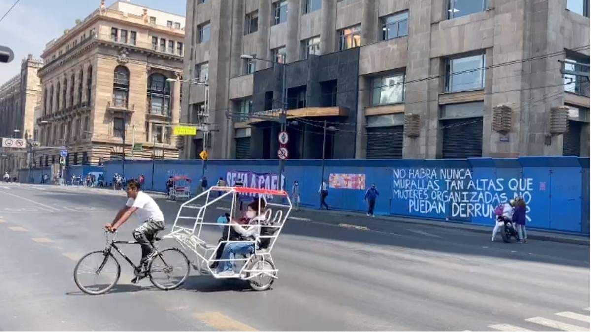 Colocación de vallas en calles aledañas al Zócalo