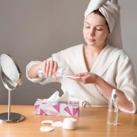 Hacé tu propia agua micelar con pocos ingredientes y mejor que la comprada: la receta que cuida tu piel y tu bolsillo