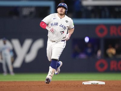 Con HR y 3 producidas de  Kirk, Toronto apaleó 11-4 a los Dodgers (Video)