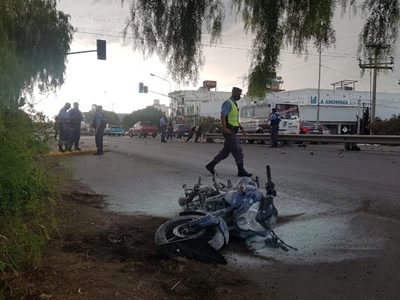 Conmoción en Neuquén Capital: falleció el motociclista atropellado