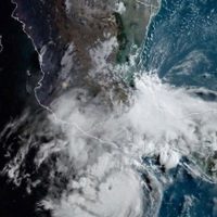 Huracán Bonnie avanza por las costas del Pacífico mexicano