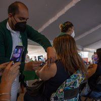 Vacunación de refuerzo para maestros en la CDMX: estas son las fechas y sedes