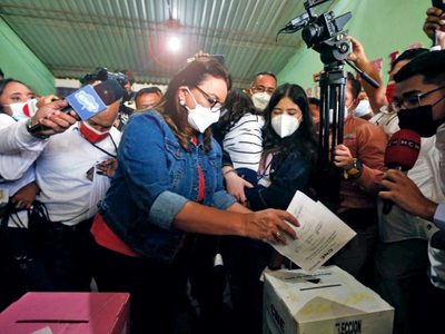 Los hondureños votan este domingo con una fuerte polarización que augura el retorno del "zelayismo"