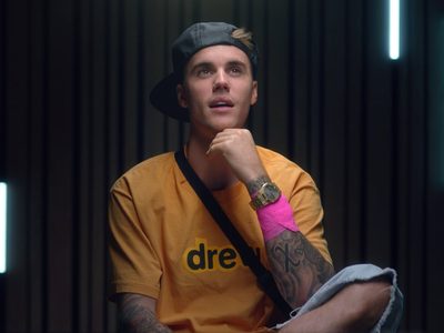 De perfil y con misterio: la postal de Justin Bieber que dio inicio a la temporada más esperada