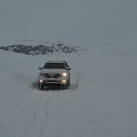 Varados en la nieve y desesperados por llegar a sus hogares