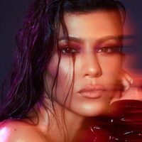 ¡Santo Dios! Kourtney Kardashian atentó contra su ojo por decir ¡Buenos días!