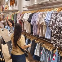El consumo doméstico cayó 0,8% interanual