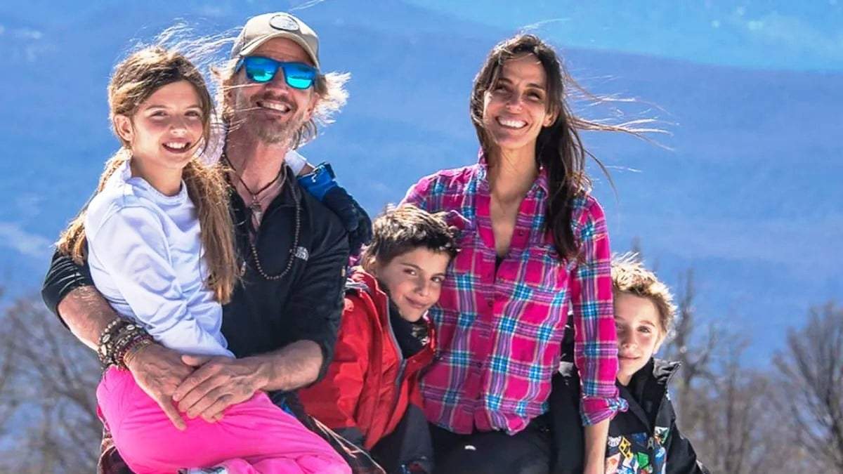 Facundo Arana y María Susini junto a sus hijos. Fuente: (Instagram)