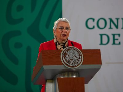 AMLO está fuerte y bien, pero no se publicará expediente médico, reitera Sánchez Cordero