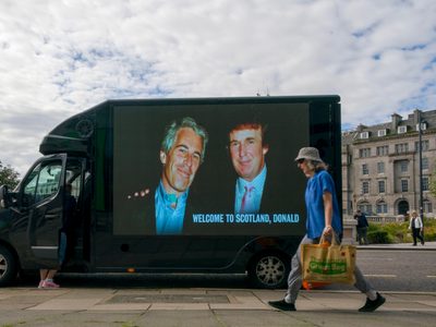 Mayoría de estadunidenses reprueba a Trump por manejo del caso Jeffrey Epstein