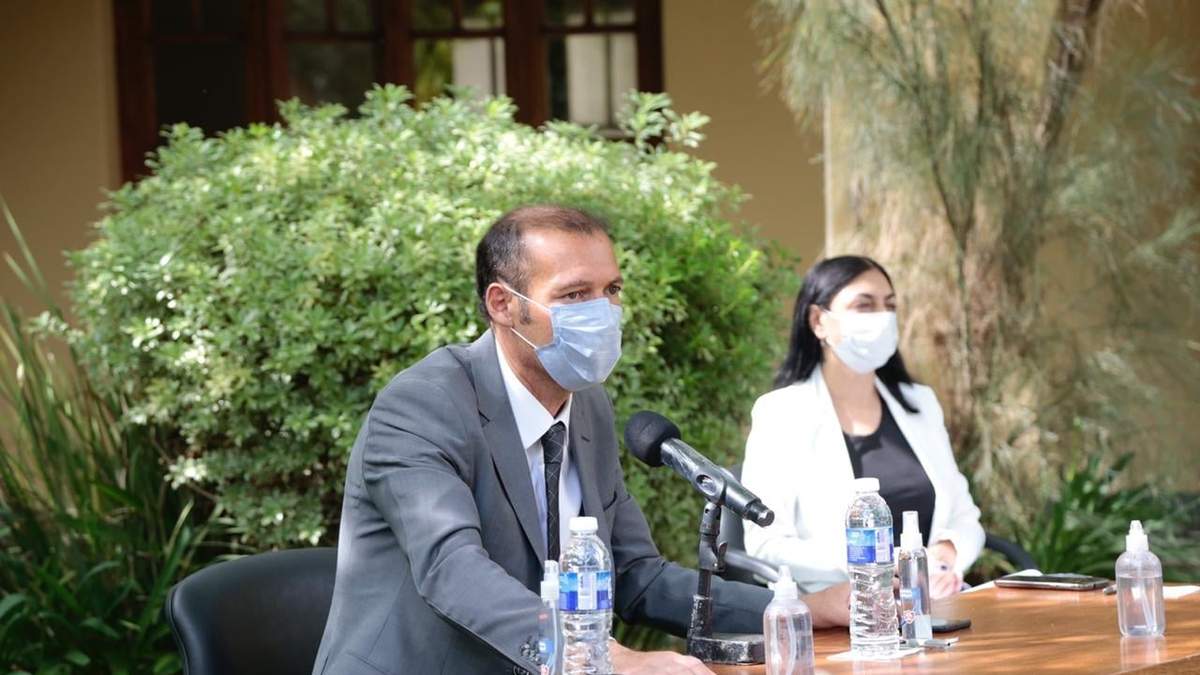 Omar Gutiérrez en conferencia de prensa. Fuente: (Twitter)