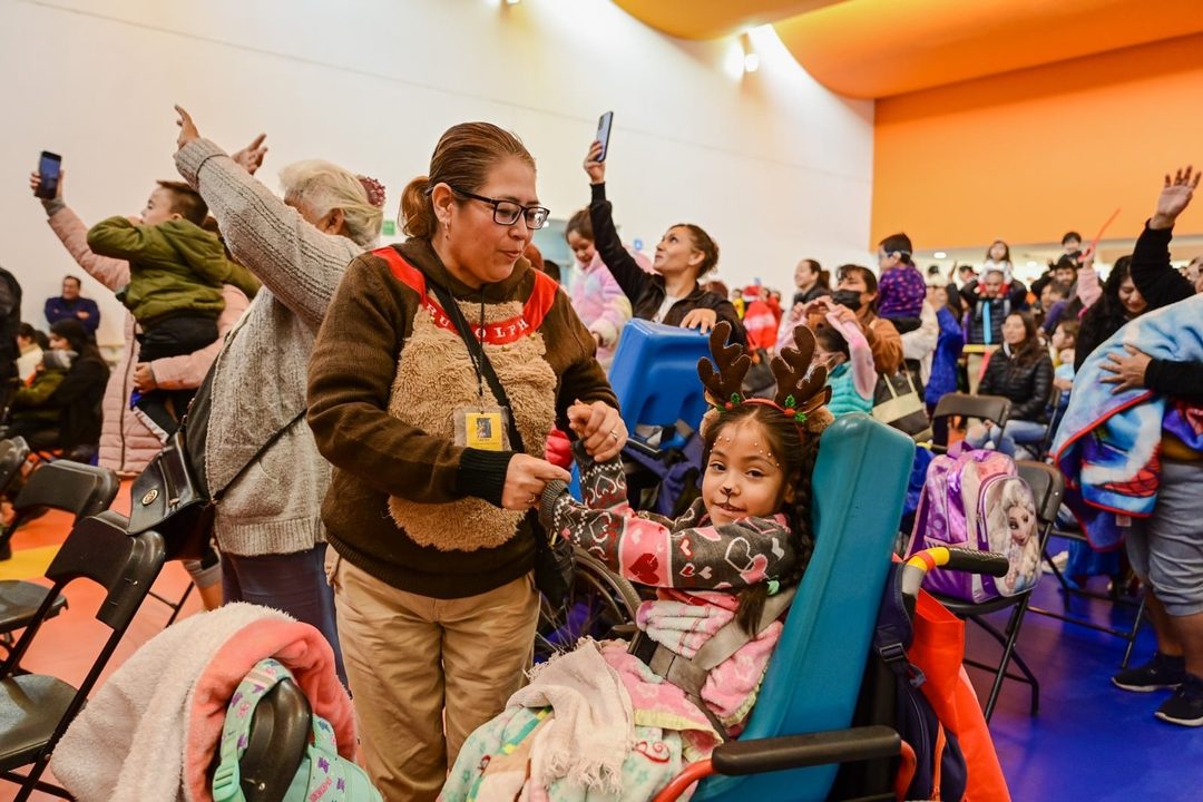 MAdre y su hija Foto Facebook  Teletón México