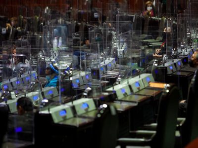 Modifican convocatoria de la consulta popular sobre juicio a expresidentes