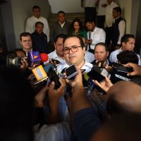 Se fortalecen versiones sobre salida de Javier Duarte; acude a Segob