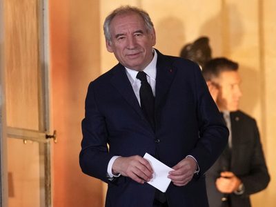 ¿Quién es François Bayrou, nuevo primer ministro francés y aliado de Macron?