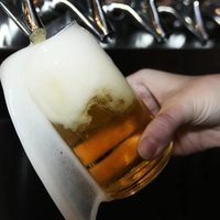 Las guerras comerciales de Trump amenazan a los cerveceros artesanales de EU