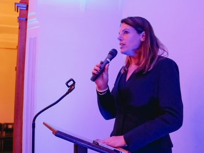 Diputada británica acusa al padre de Johnson de tocarla de forma inapropiada