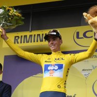 Bardet gana la primera etapa del Tour de Francia que por primera vez inicia en Italia