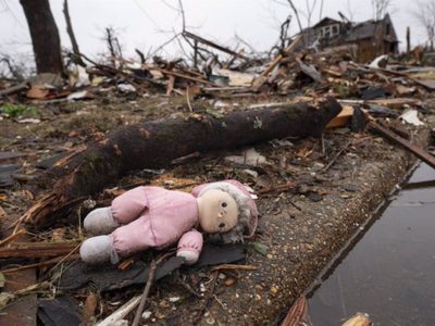 Biden declara el estado de emergencia por inundaciones en Kentucky; 15 personas murieron