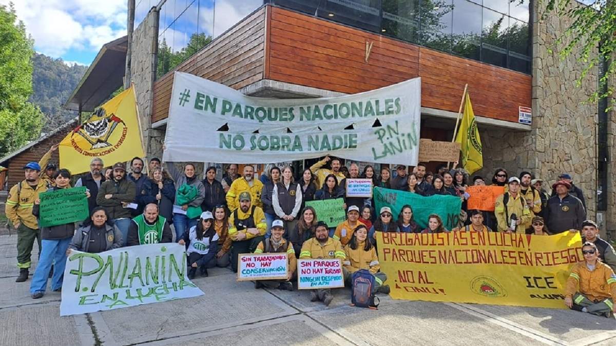 Trabajadores del Parque Nacional Lanín. Fuente: (Facebook)