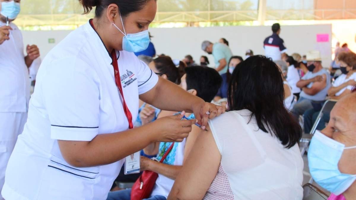 Aplicación de vacunas contra el covid-19 en Colima