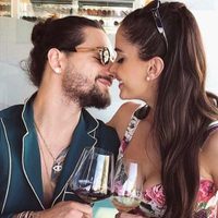 ¡Sin pudor! Natalia Barulich usa "reveladora" camisa y ¡Maluma no quiere nada!