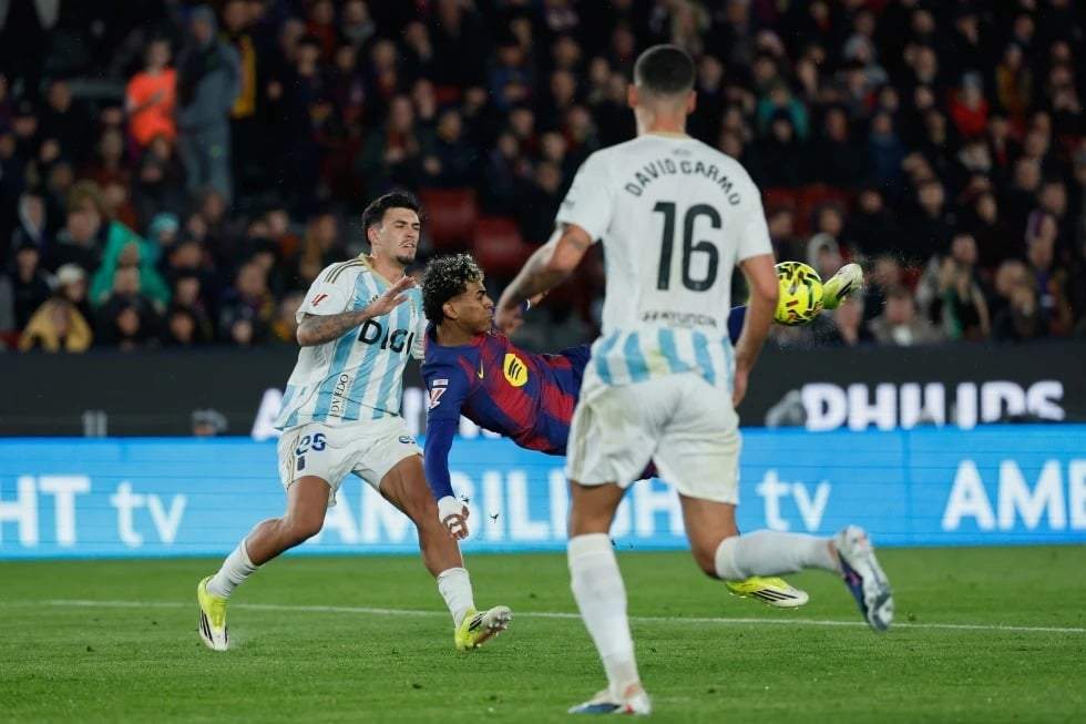 Barcelona golea 3-0 al Ovideo y recupera el liderato de la liga española
