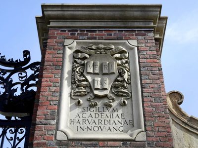 Jueza federal detiene la suspensión de visados a alumnos extranjeros de Harvard ordenada por Trump