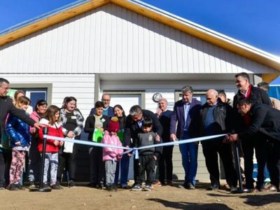 Los habitantes de Las Coloradas celebraron junto al gobernador la concreción de varias obras