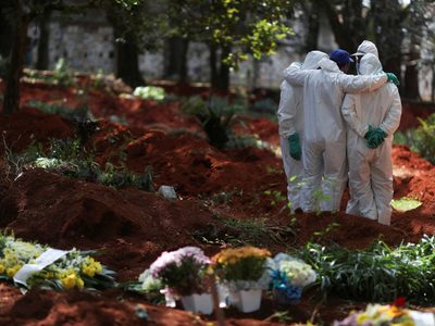 Brasil: acusan a Bolsonaro de pretender "invisibilizar" a los fallecidos por coronavirus