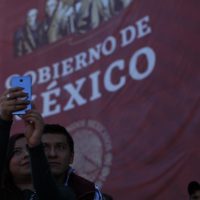 Los zócalos de AMLO y Salinas: La confrontación que corre paralela