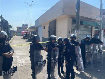 Hallan restos humanos en fosa clandestina al interior del Mercado Morelos de Puebla