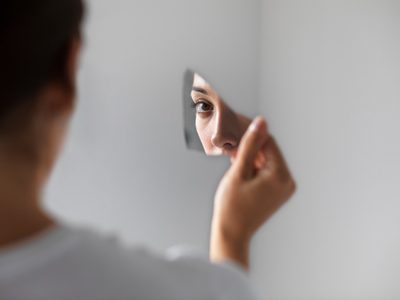 La psicología revela la doble cara de reírse de uno mismo