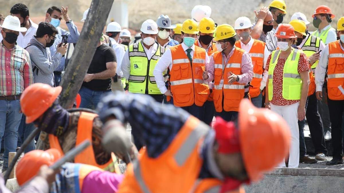 El gobernador en el banderazo del reinicio de la obra