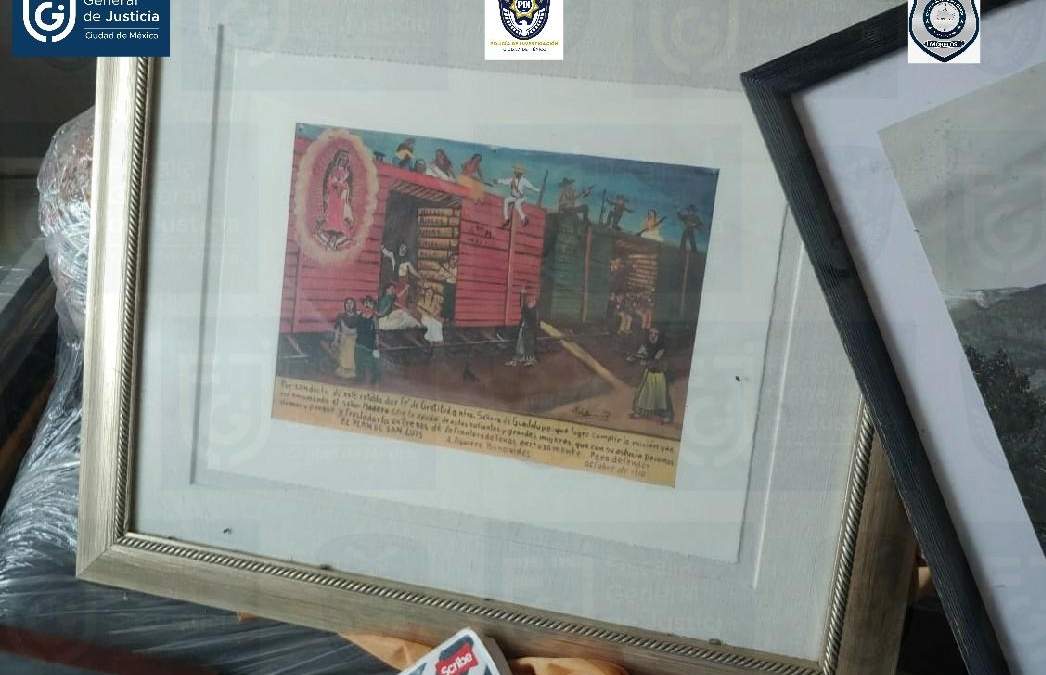Los autos y arte decomisados en una casa de Raymundo Collins. Foto: FGJCDMX