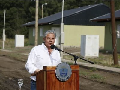 En la entrega de 38 viviendas en San Martín de los Andes, Figueroa instó a los beneficiarios a cumplir con los pagos
