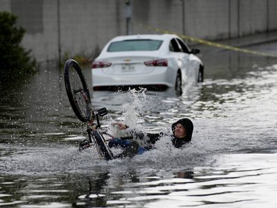 Lluvias e inundaciones crean caos en calles de Las Vegas (Video)