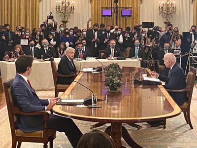 Sin grandes anuncios y un trato de iguales, AMLO, Biden y Trudeau concluyen cumbre
