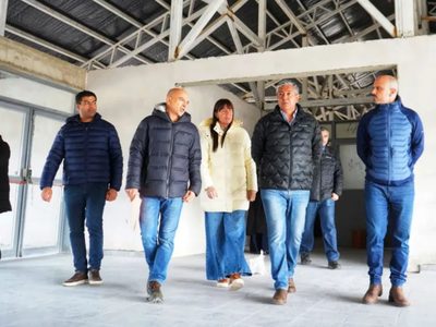 Figueroa recorrió las obras de la nueva escuela de Junín de los Andes y anunció apertura en 2026