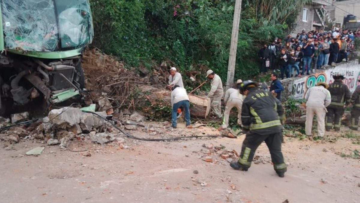 Accidente de autobús en la México-Cuernavaca, colonia San Andrés Totoltepec