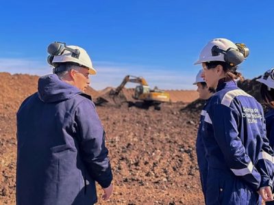 Supervisan las tareas de remoción de residuos petroleros en Comarsa