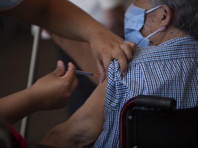 Sheinbaum: vacunación a personal educativo podría adelantarse y duraría una semana